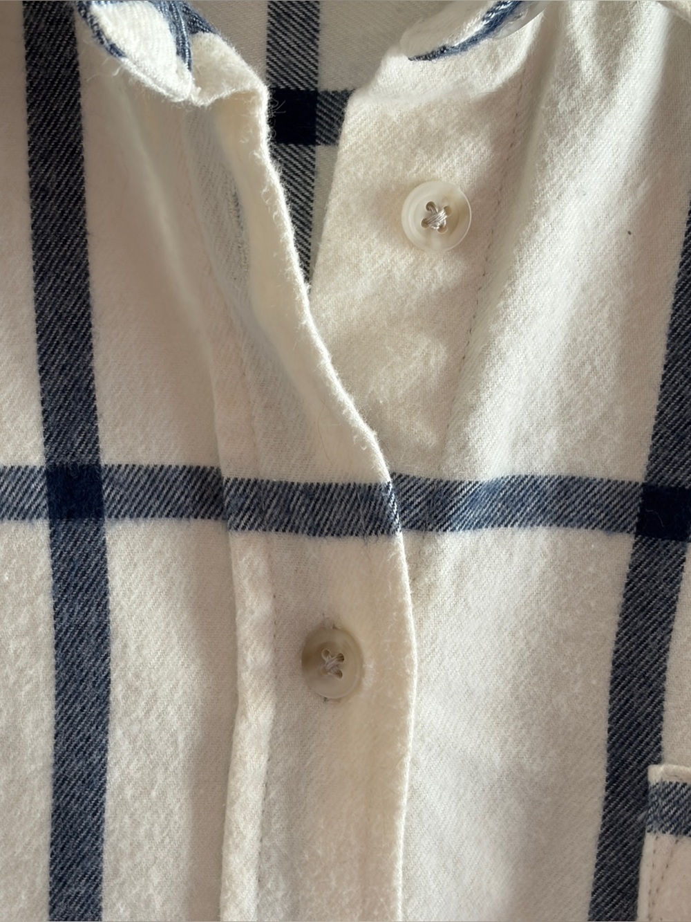 UNIVERSAL THREAD Oversized Flannel Long-Sleeve Button-Down, White Plaid, Large - Picture 5 of 11